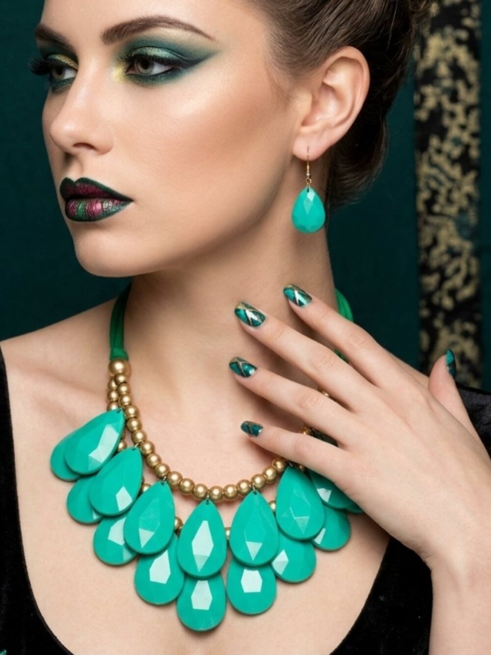 New! Statement Turquoise Green Teardrop Bib Necklace with Matching Earrings